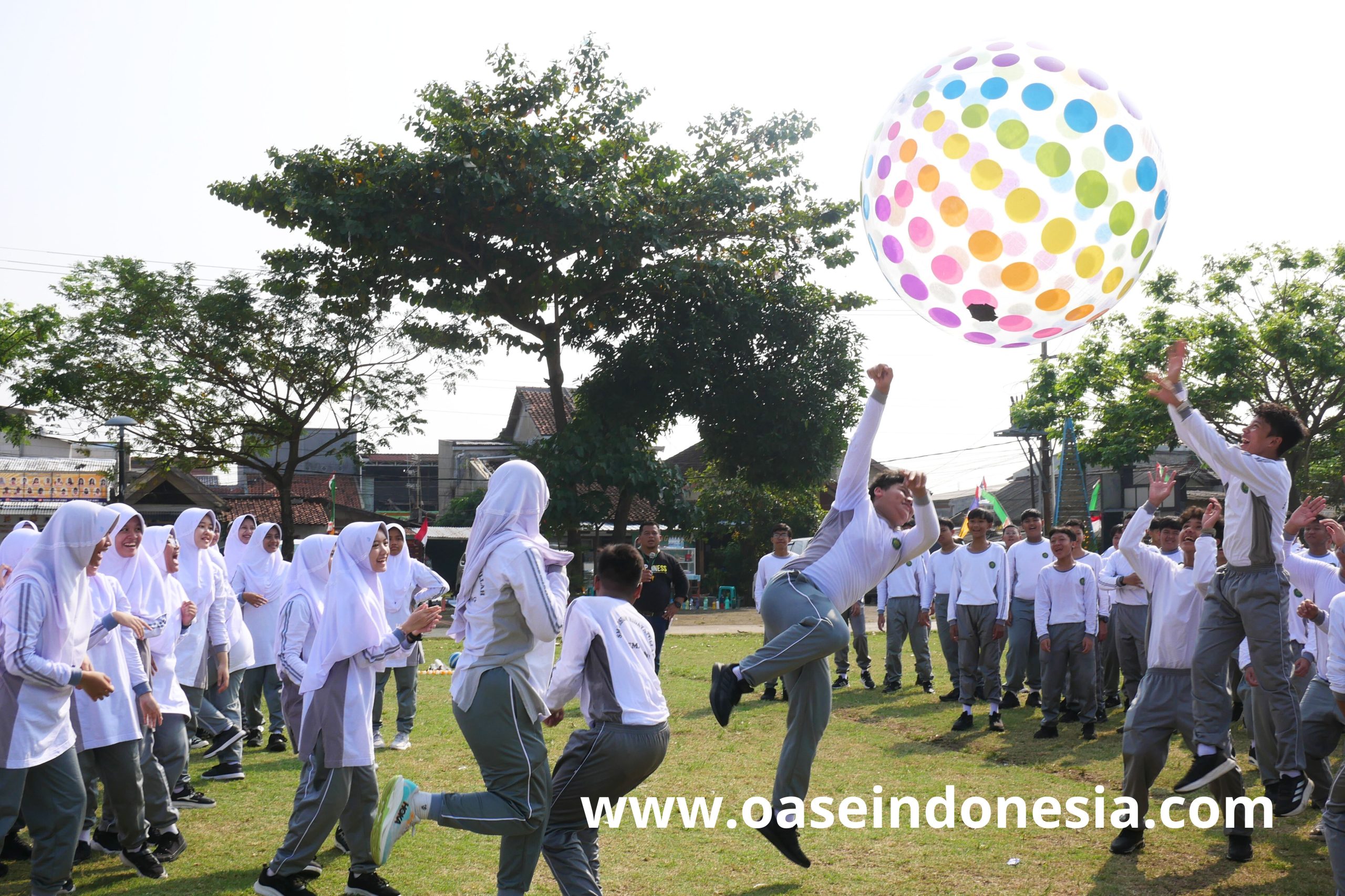 Character Building SMA Hidayatullah Semarang: Menumbuhkan Semangat, Disiplin, dan Kolaborasi Bersama OASE Indonesia